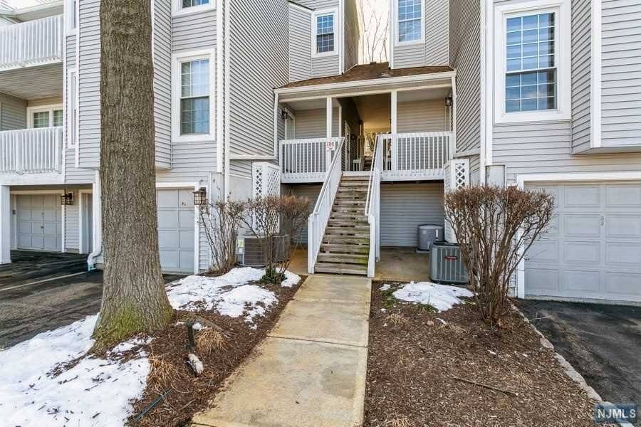 Englewood, NJ 07631,27 Regency CIR