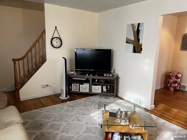 Rochelle Park, NJ 07662,154 W Oldis ST