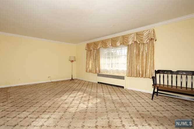 Oradell, NJ 07649,1058 Woodland AVE