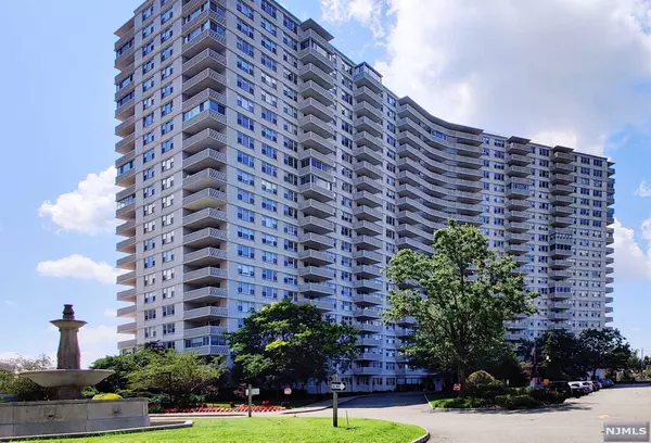 2000 Linwood AVE #18E, Fort Lee, NJ 07024