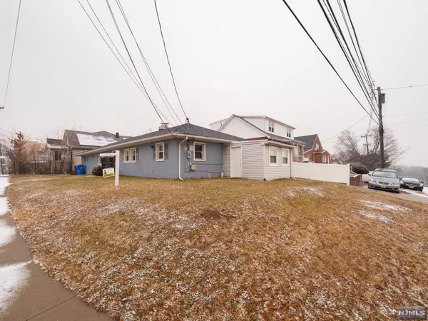 Woodbridge, NJ 08830,2 Highland AVE