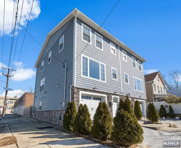 276 Lembeck AVE, Jersey City, NJ 07305