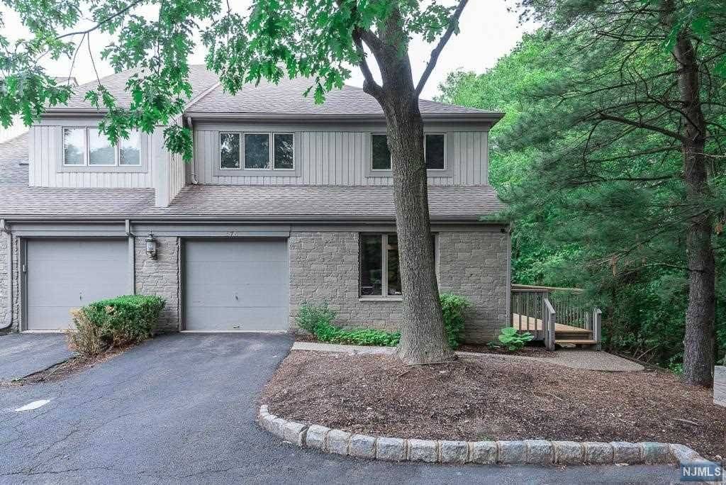 578 Laramie LN, Mahwah, NJ 07430