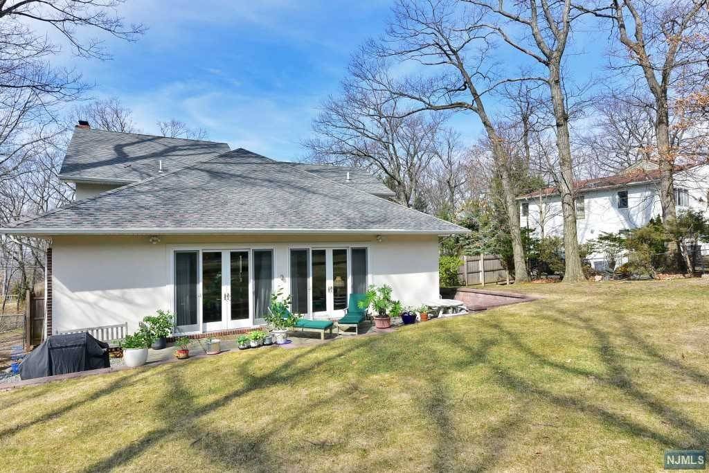 Tenafly, NJ 07670,11 Ridge RD