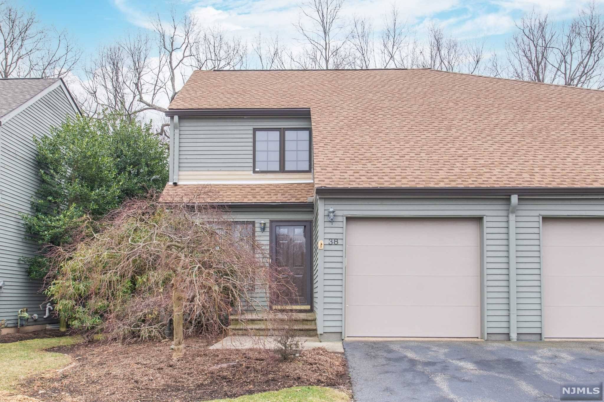 38 Minnisink DR, Roseland, NJ 07068