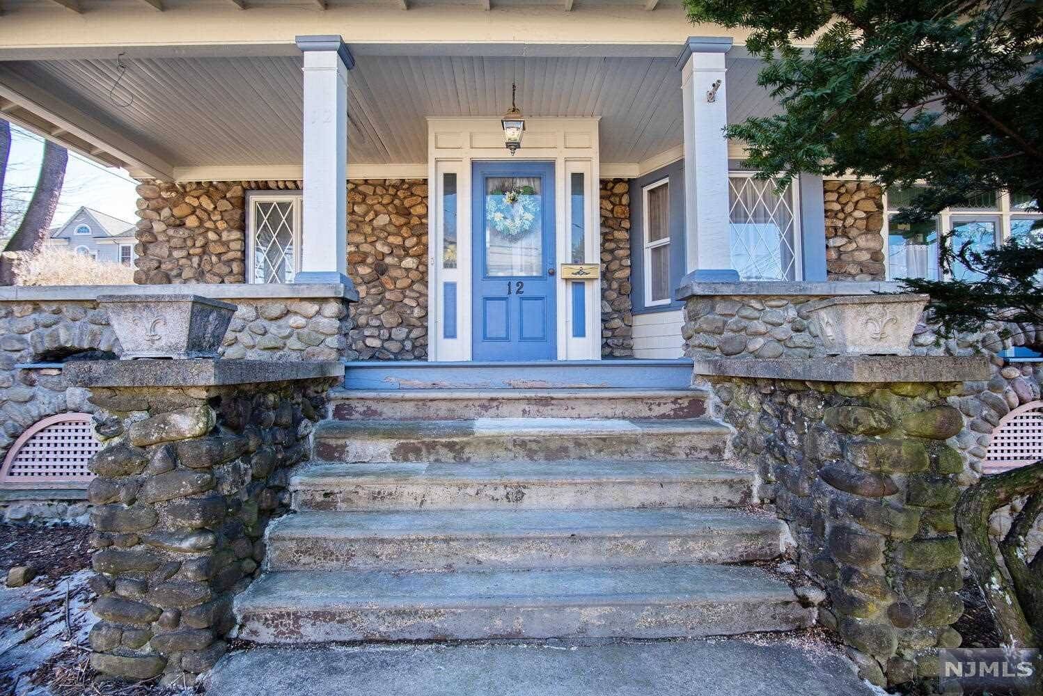 Montvale, NJ 07645,12 E Grand AVE