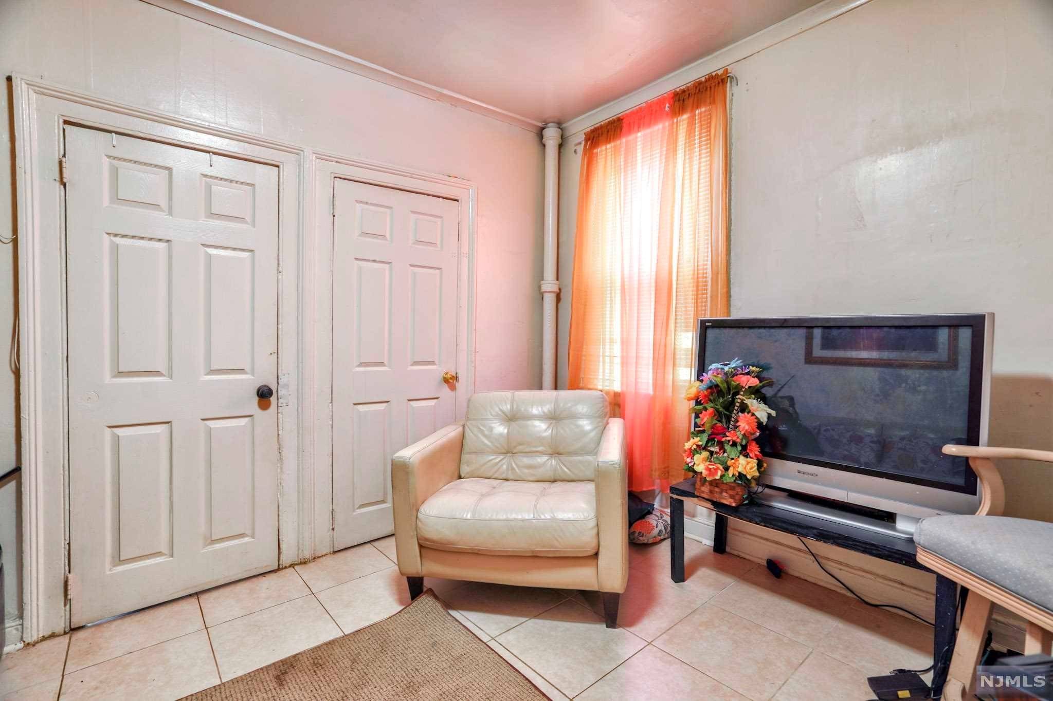 Paterson, NJ 07522,38-40 N 8th ST