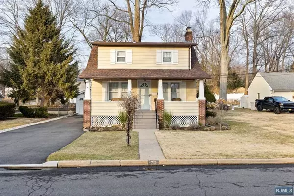 28 Meda PL, Midland Park, NJ 07432