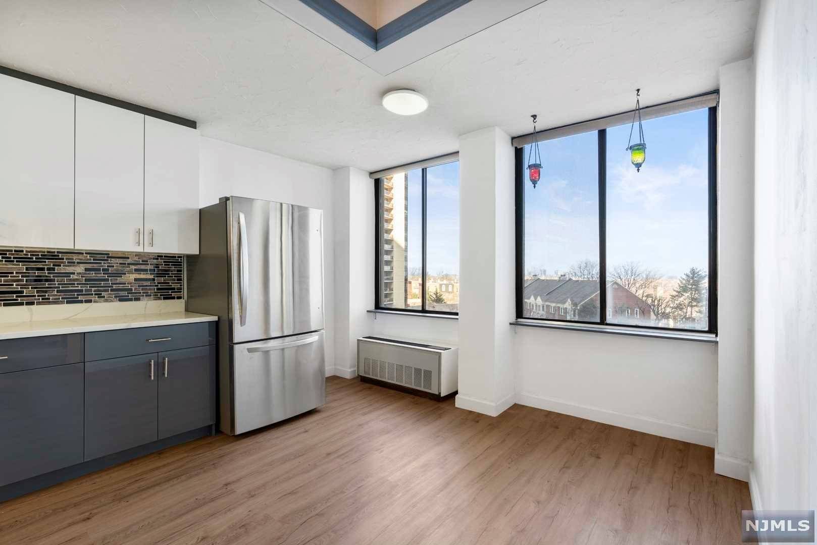 Cliffside Park, NJ 07010,300 Winston DR #305