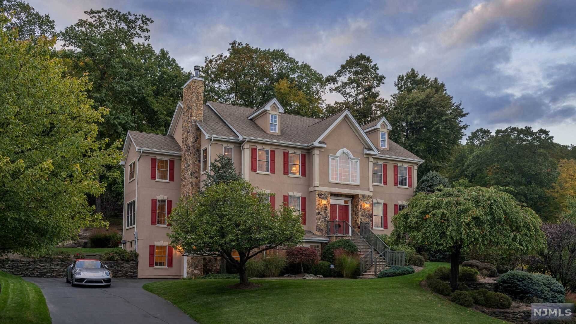 46 Overlook RDG, Oakland, NJ 07436