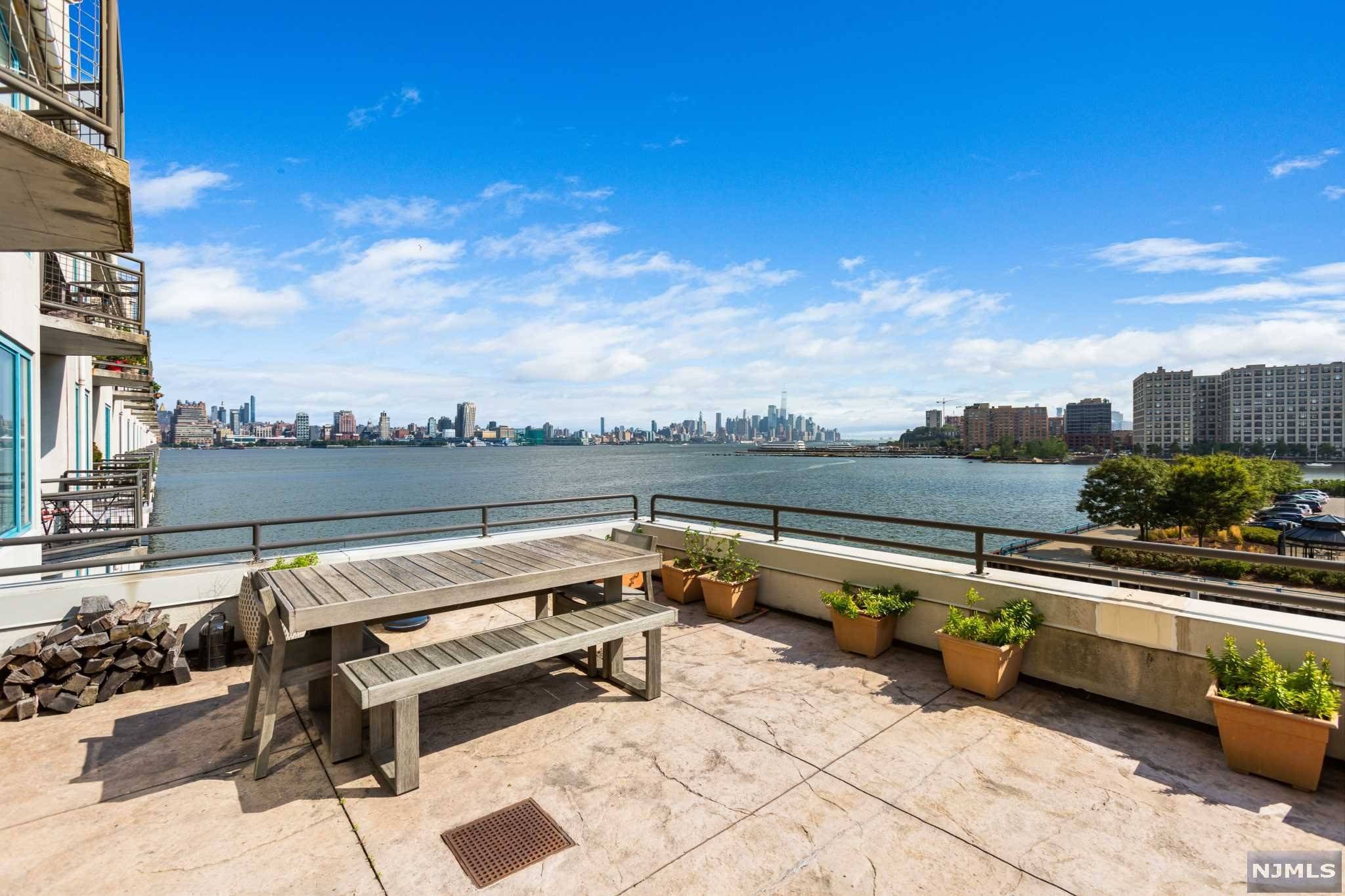 600 Harbor BLVD #902, Weehawken, NJ 07086
