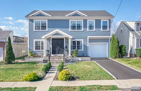 19 Schlosser DR, Rochelle Park, NJ 07662