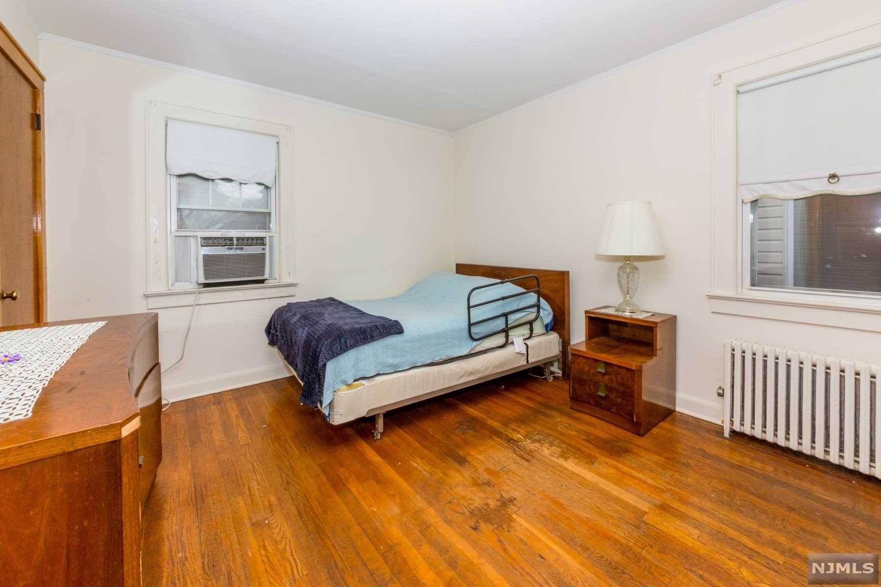 East Rutherford, NJ 07073,21 Mckenzie AVE