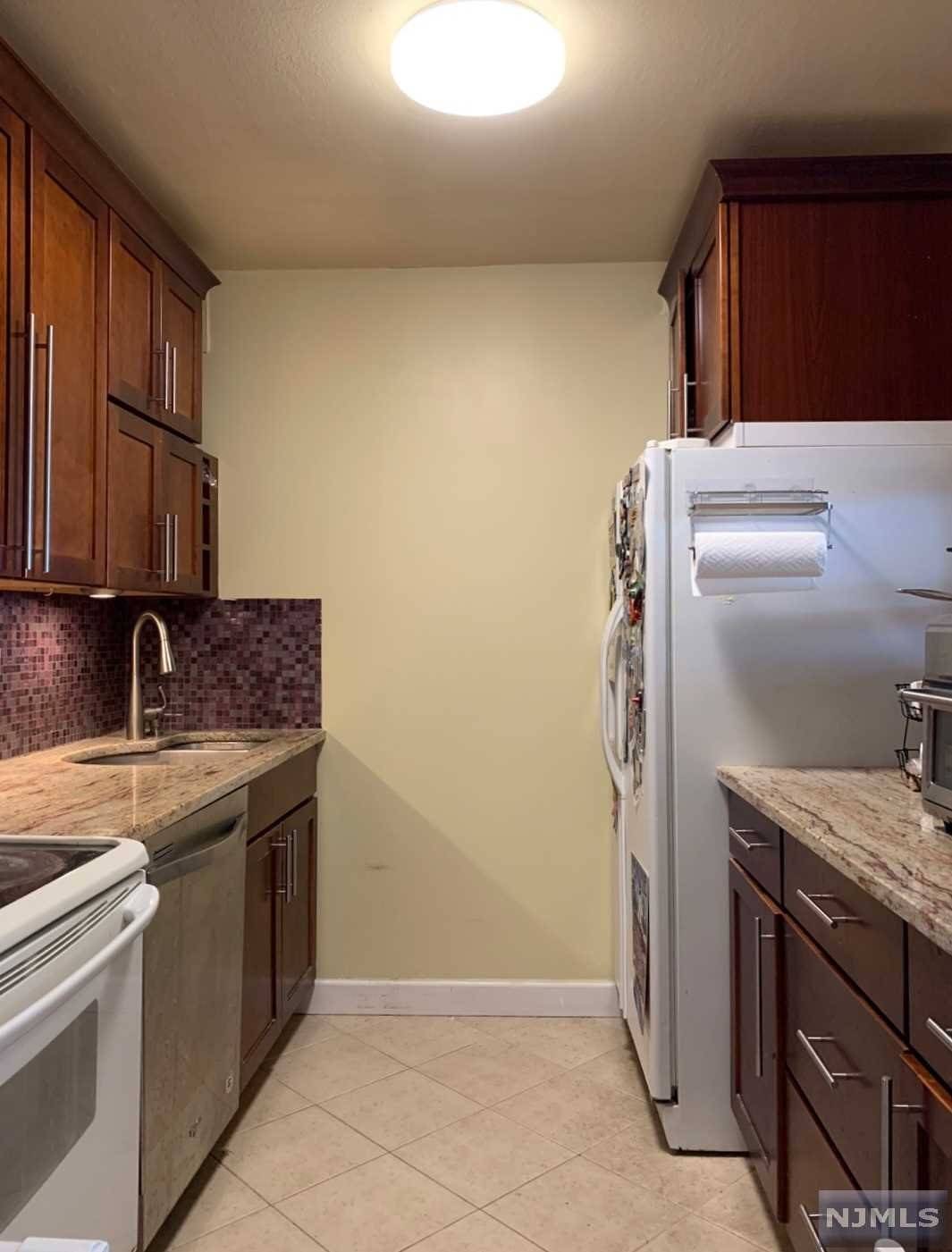 Cliffside Park, NJ 07010,770 Anderson AVE #6F