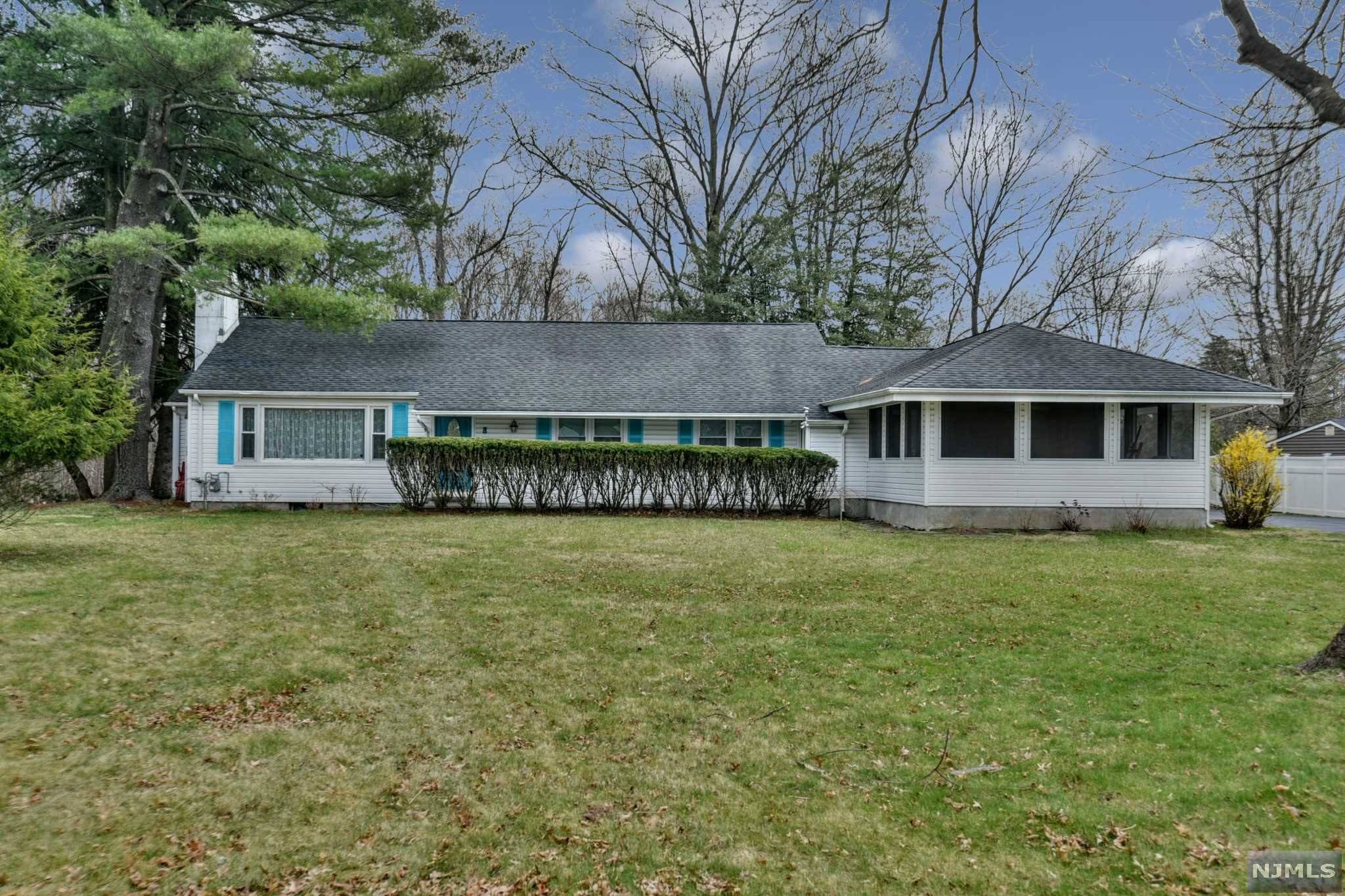 8 Schelling TER, Pequannock Township, NJ 07444