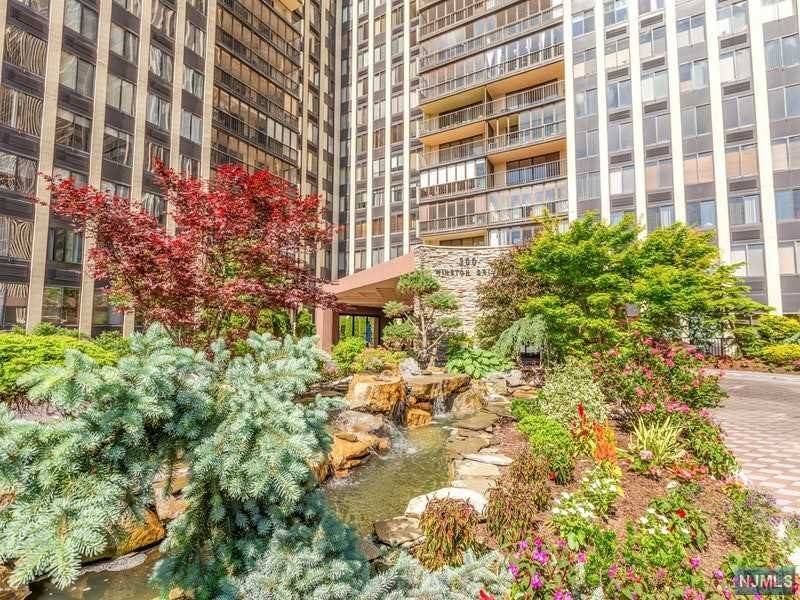 Cliffside Park, NJ 07010,300 Winston DR #1120
