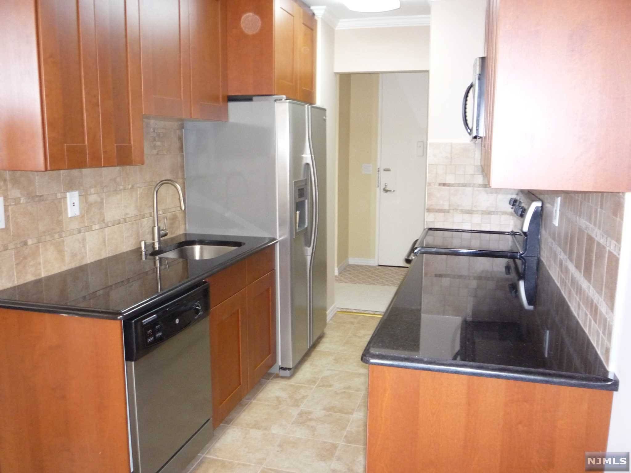 Cliffside Park, NJ 07010,300 Winston DR #1120