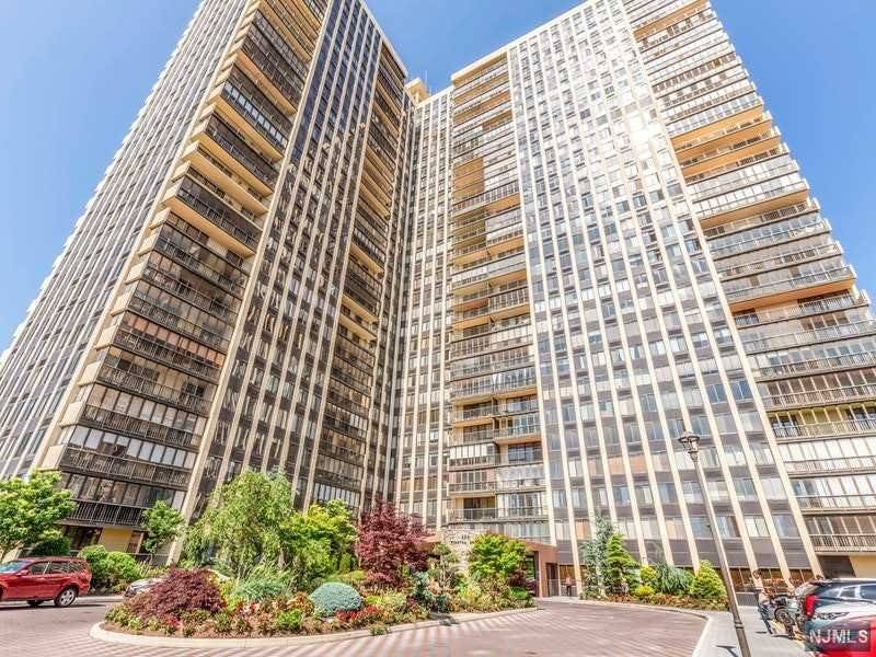 Cliffside Park, NJ 07010,300 Winston DR #1120