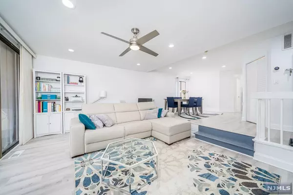 Secaucus, NJ 07094,471 Teal PLZ