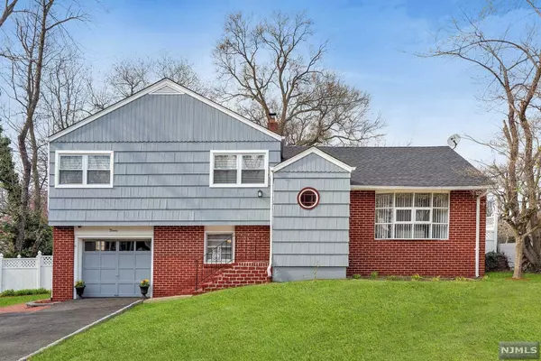 Dumont, NJ 07628,20 Blish PL