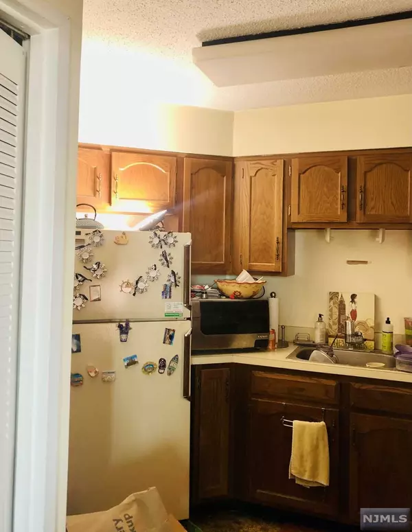 Secaucus, NJ 07094,813 Harmon Cove Tower