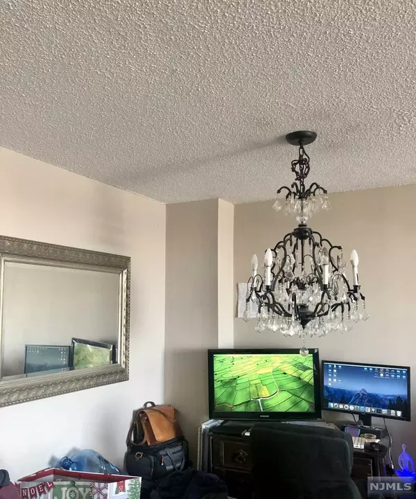 Secaucus, NJ 07094,813 Harmon Cove Tower