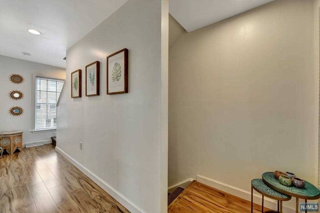 Hackensack, NJ 07601,17 Zabriskie ST