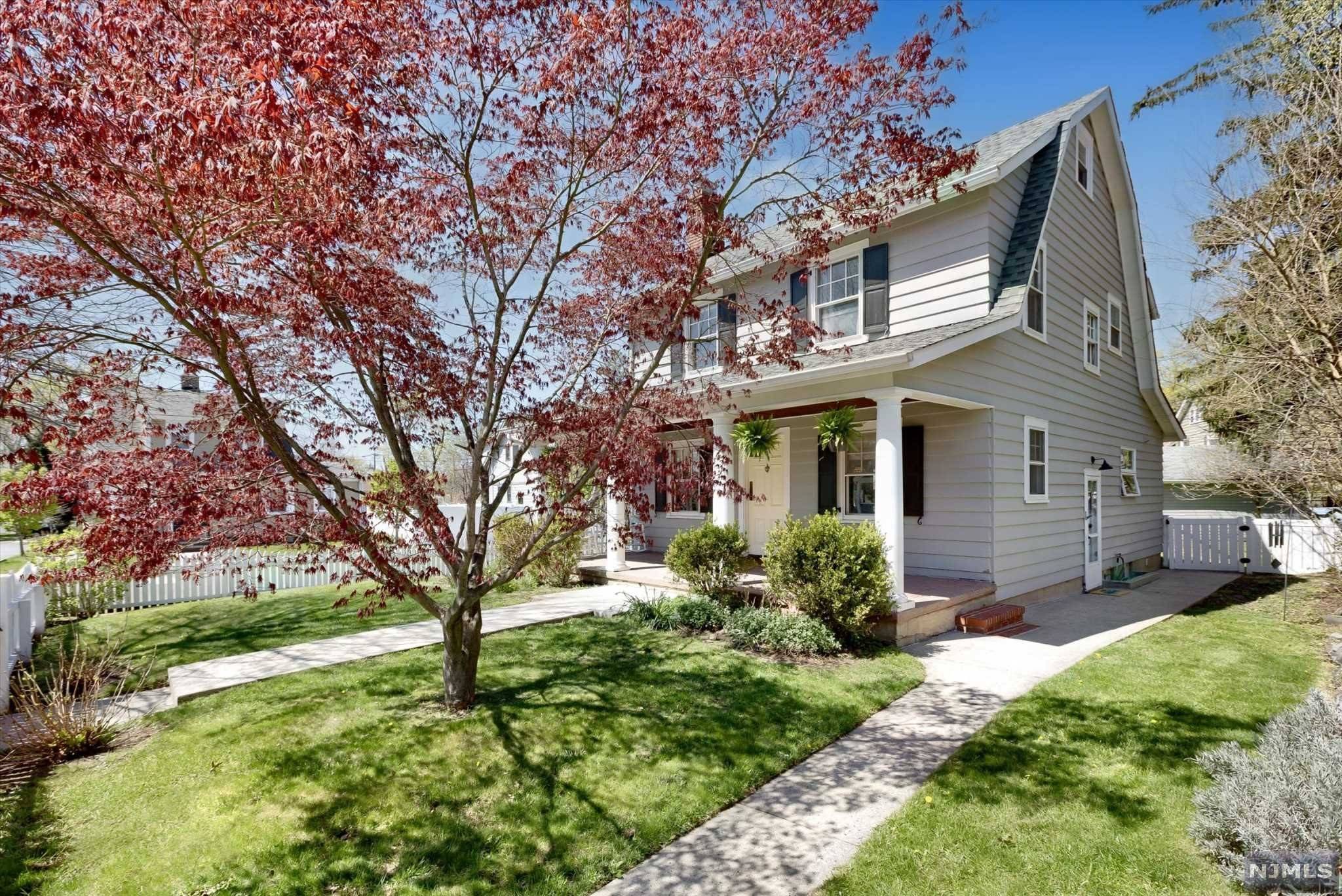 Glen Ridge, NJ 07028,26 Willow ST