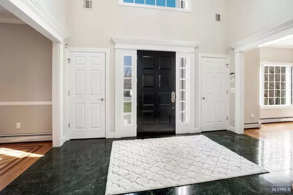 Franklin Lakes, NJ 07417,218 Woodmere CT