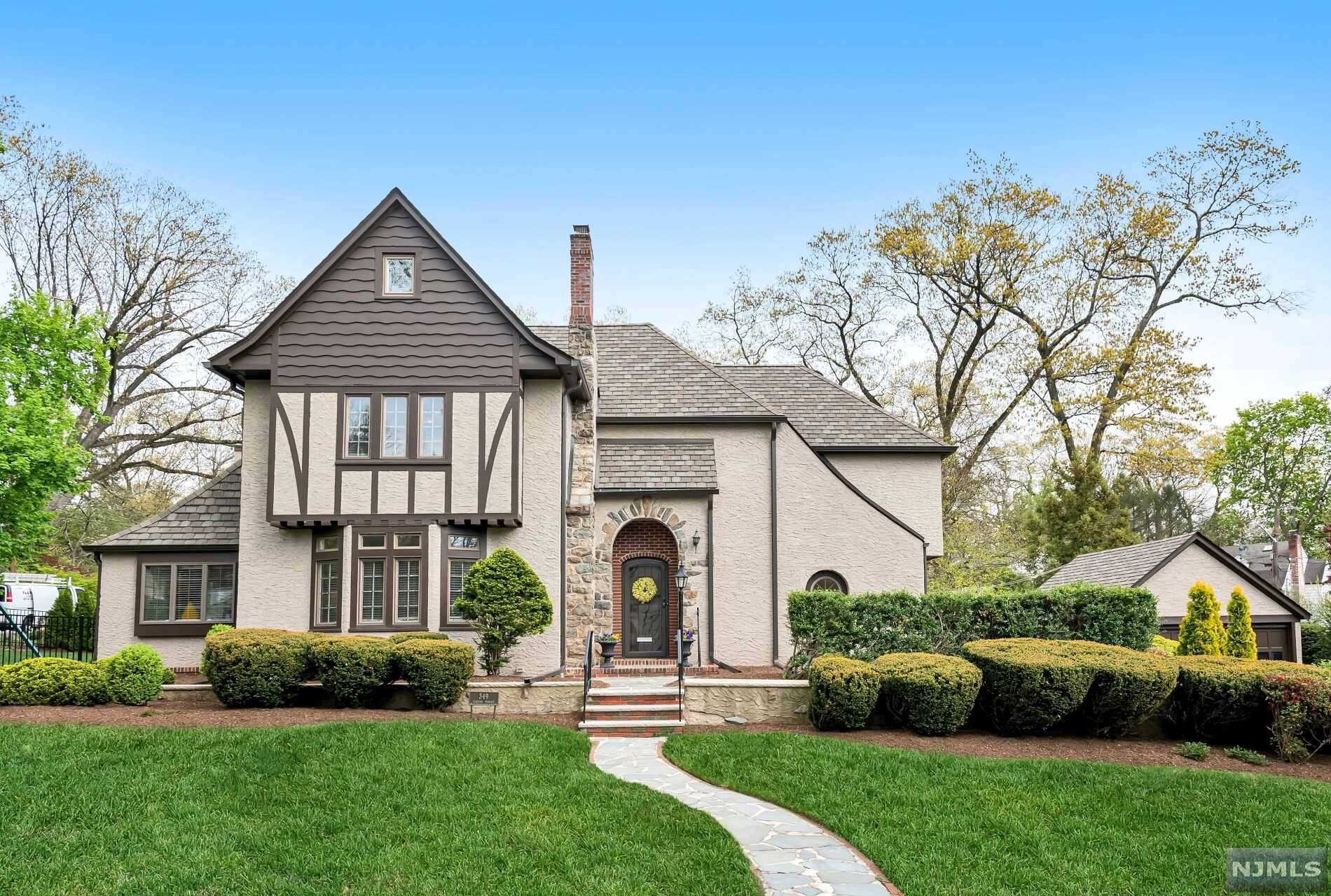 349 Carlton TER, Ridgewood, NJ 07450