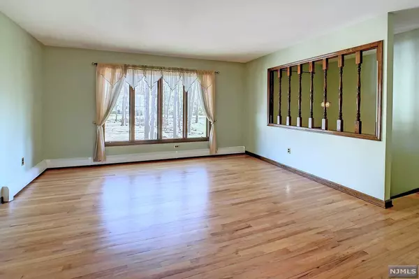 Byram, NJ 07874,11 Brookwood DR