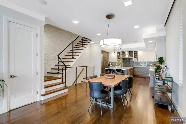 Edgewater, NJ 07020,642 Undercliff AVE
