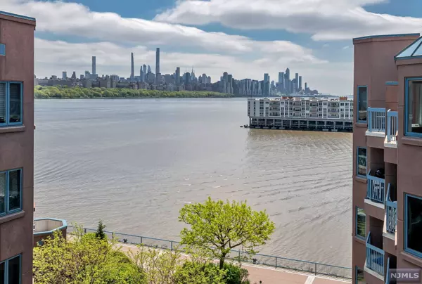 Edgewater, NJ 07020,603 Smith CT #PH3