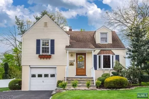 2 Yorkshire DR, Cedar Grove, NJ 07009