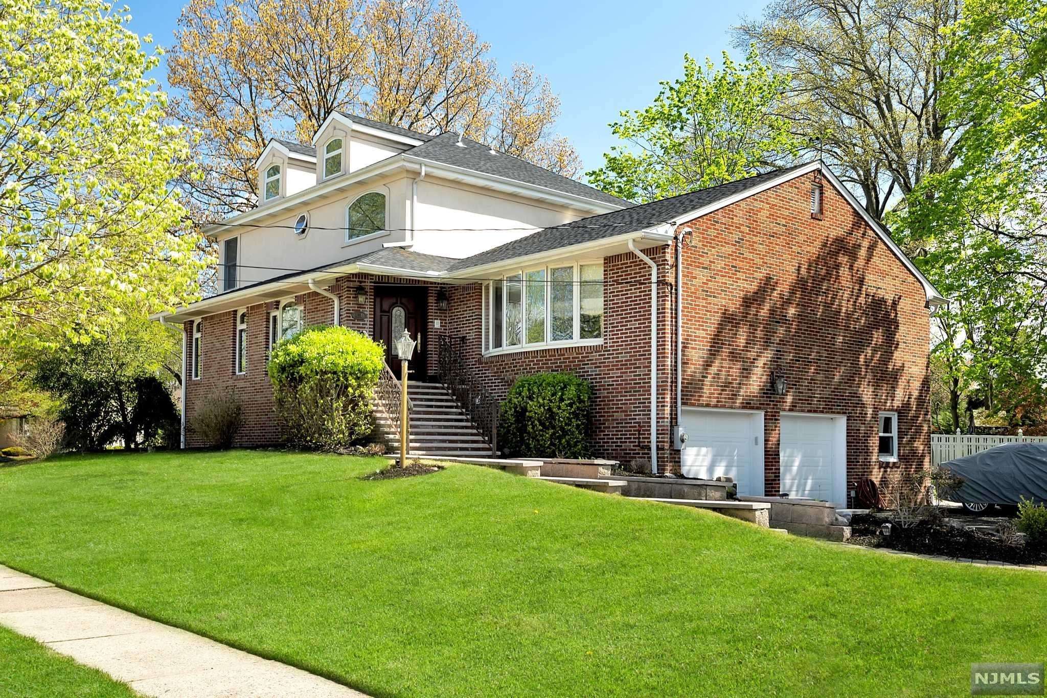 158 Country Club DR, Oradell, NJ 07649