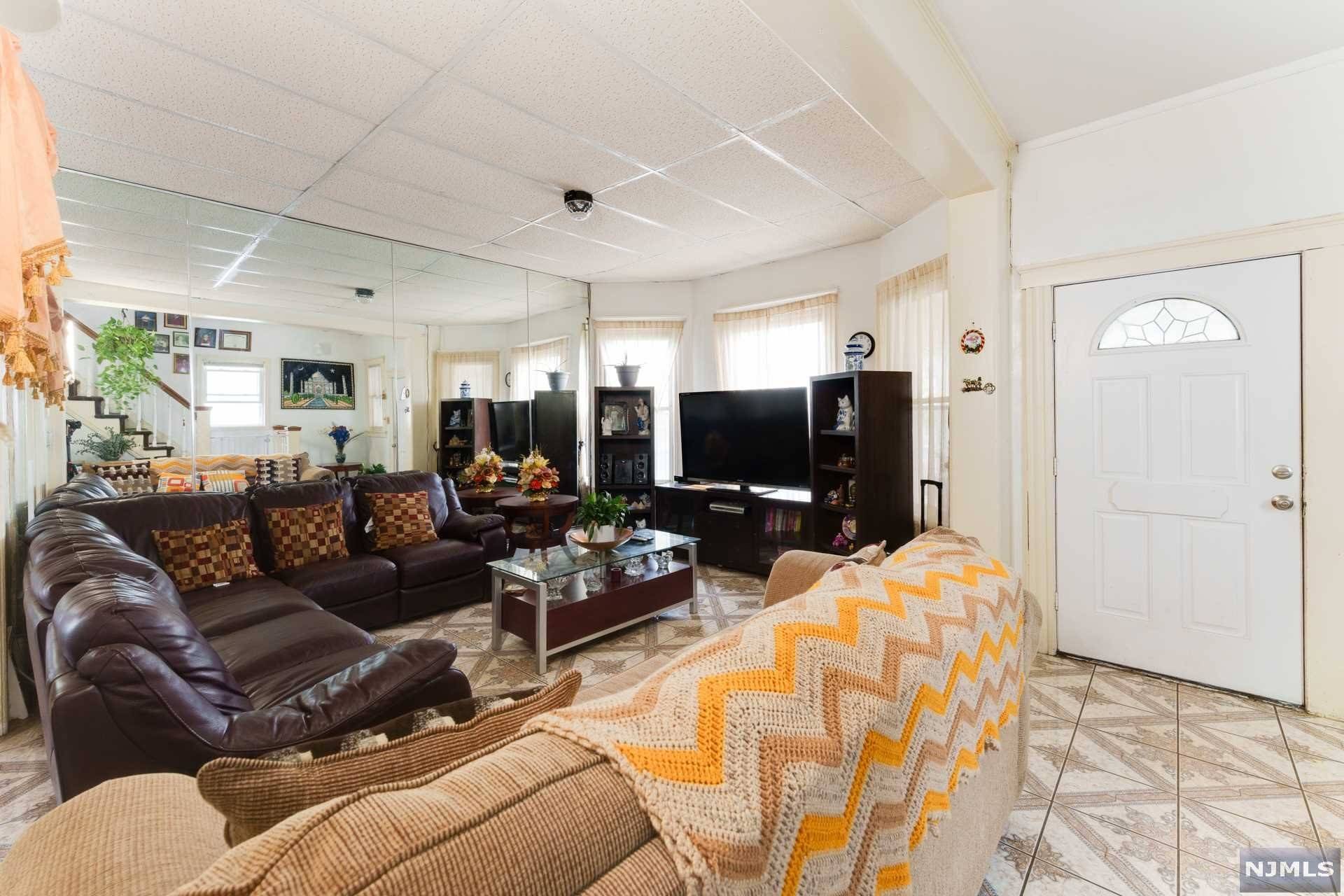 203 17th AVE, Paterson, NJ 07504