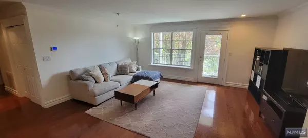 800 River RD #322, Edgewater, NJ 07020