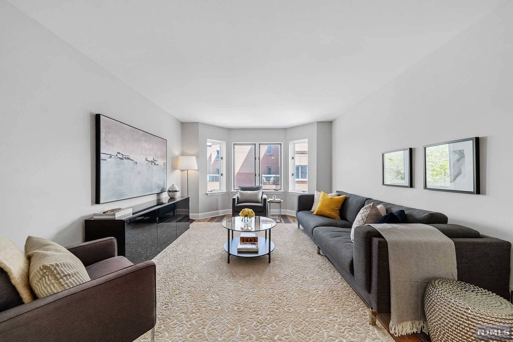 403 Hancock CT #403, Edgewater, NJ 07020