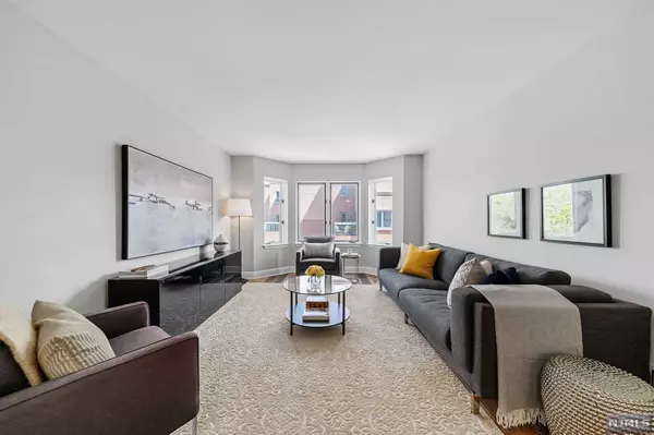 403 Hancock CT #403, Edgewater, NJ 07020