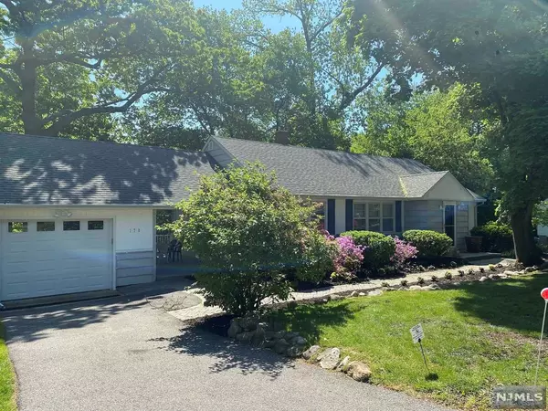 170 Spruce ST, Midland Park, NJ 07432