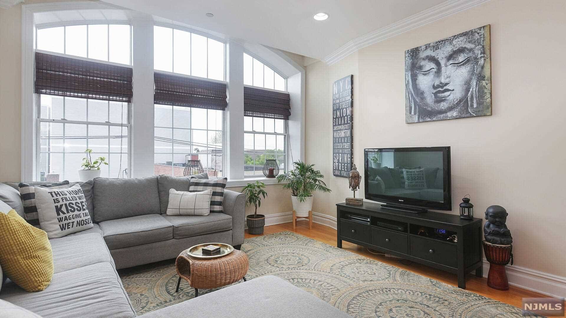 Newark, NJ 07105,88 Saint Francis ST #3A