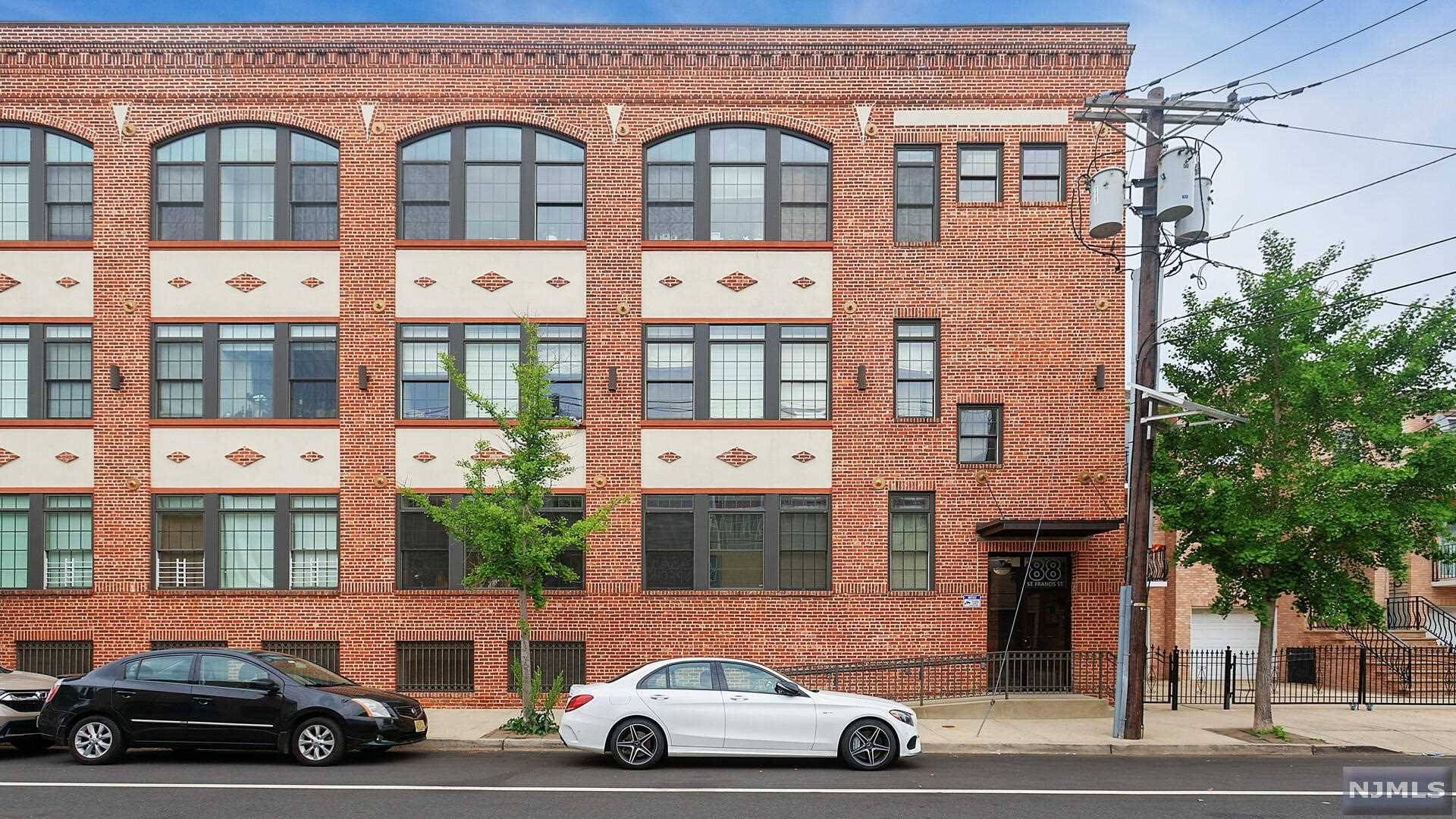 Newark, NJ 07105,88 Saint Francis ST #3A