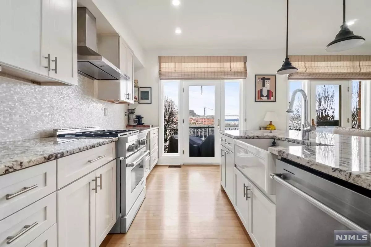 Edgewater, NJ 07020,135 Hudson CV #135