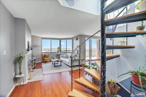 1530 Harmon Cove Tower, Secaucus, NJ 07094