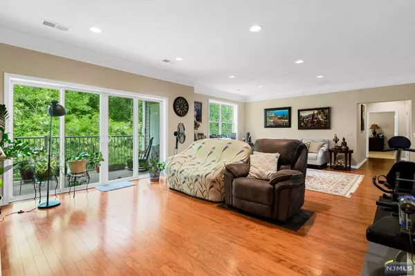 Wanaque, NJ 07465,1411 Warrens WAY