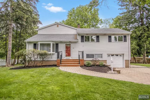 393 Lynn ST, Harrington Park, NJ 07640