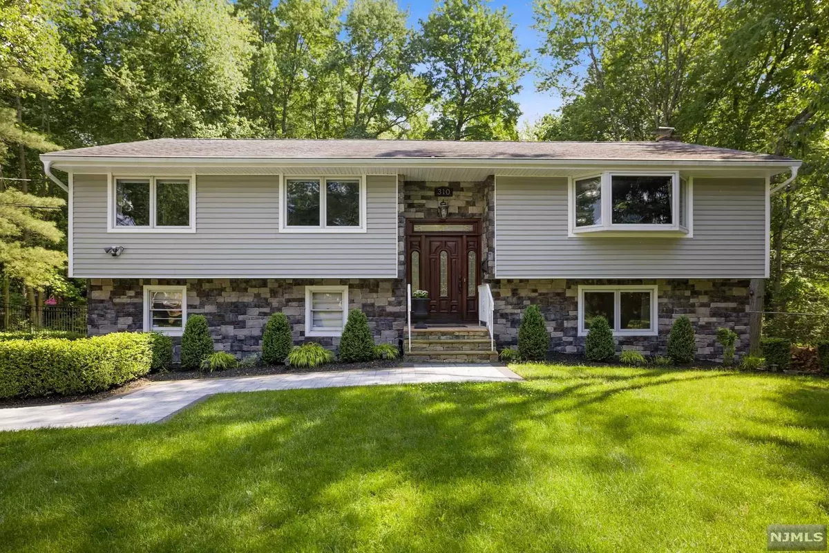 Haworth, NJ 07641,310 Lake Shore DR