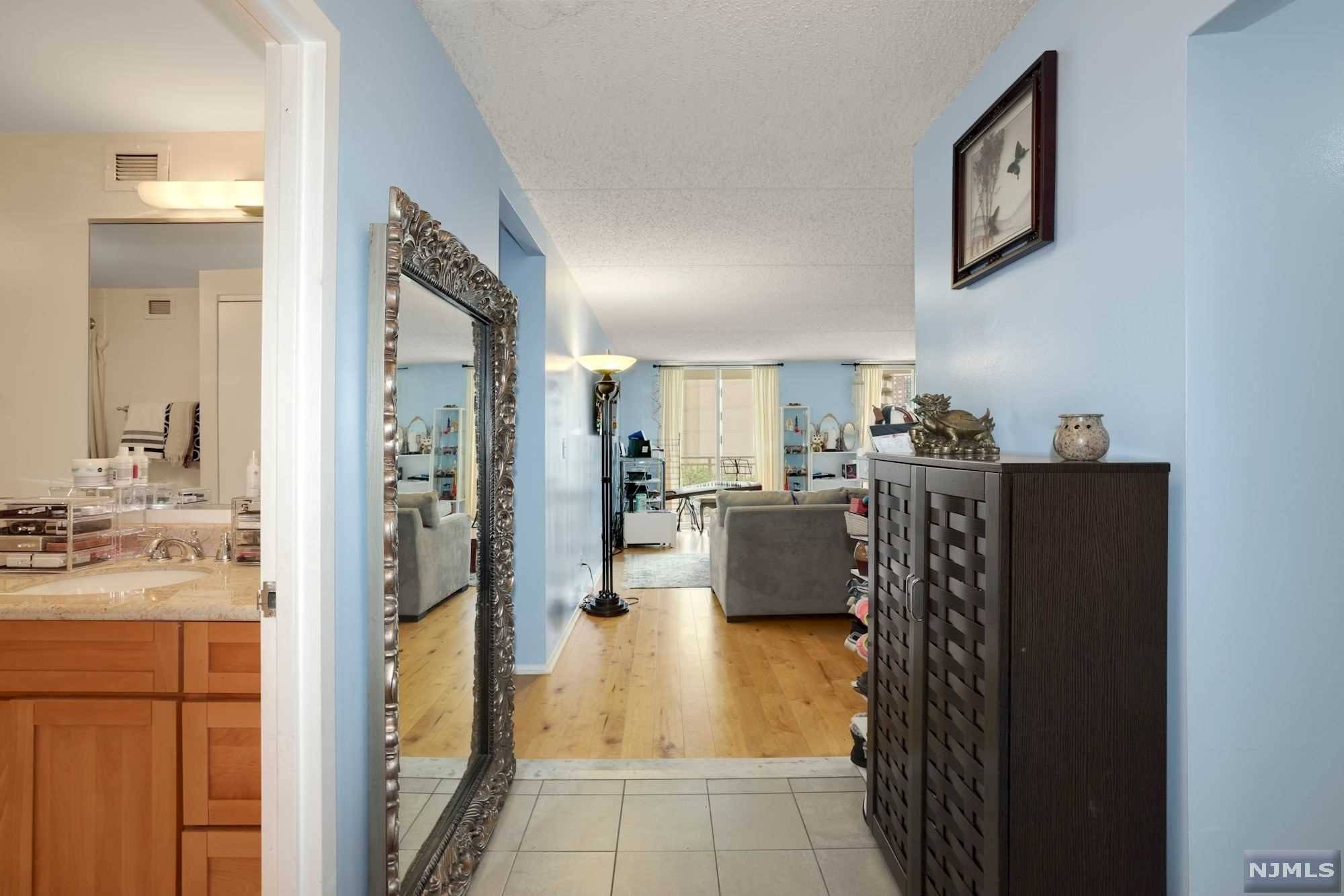 Edgewater, NJ 07020,1077 River RD #408