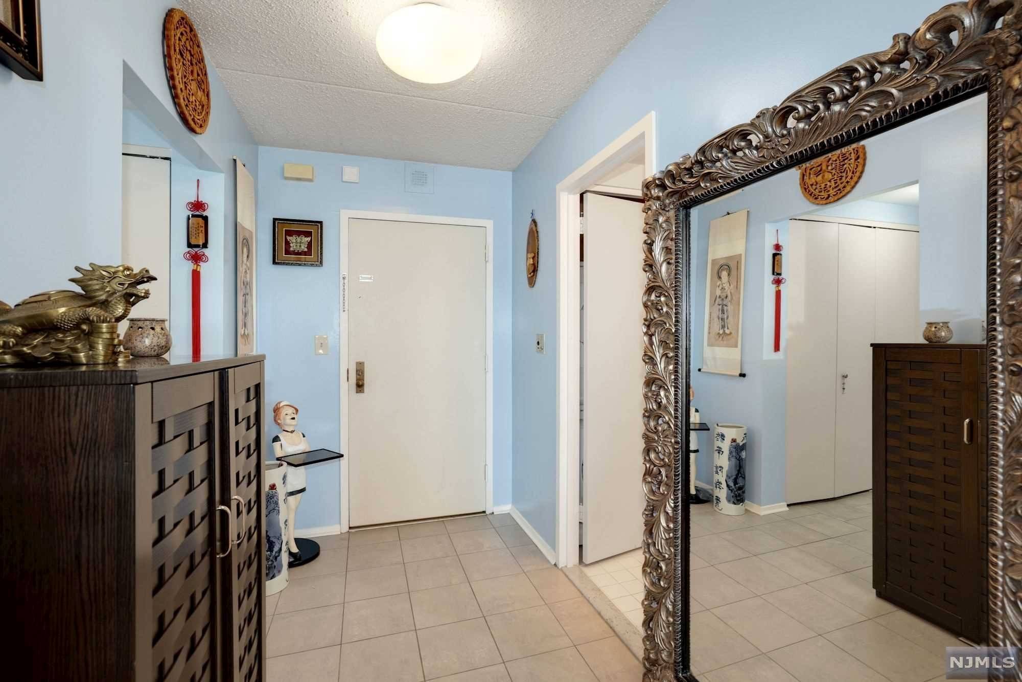 Edgewater, NJ 07020,1077 River RD #408