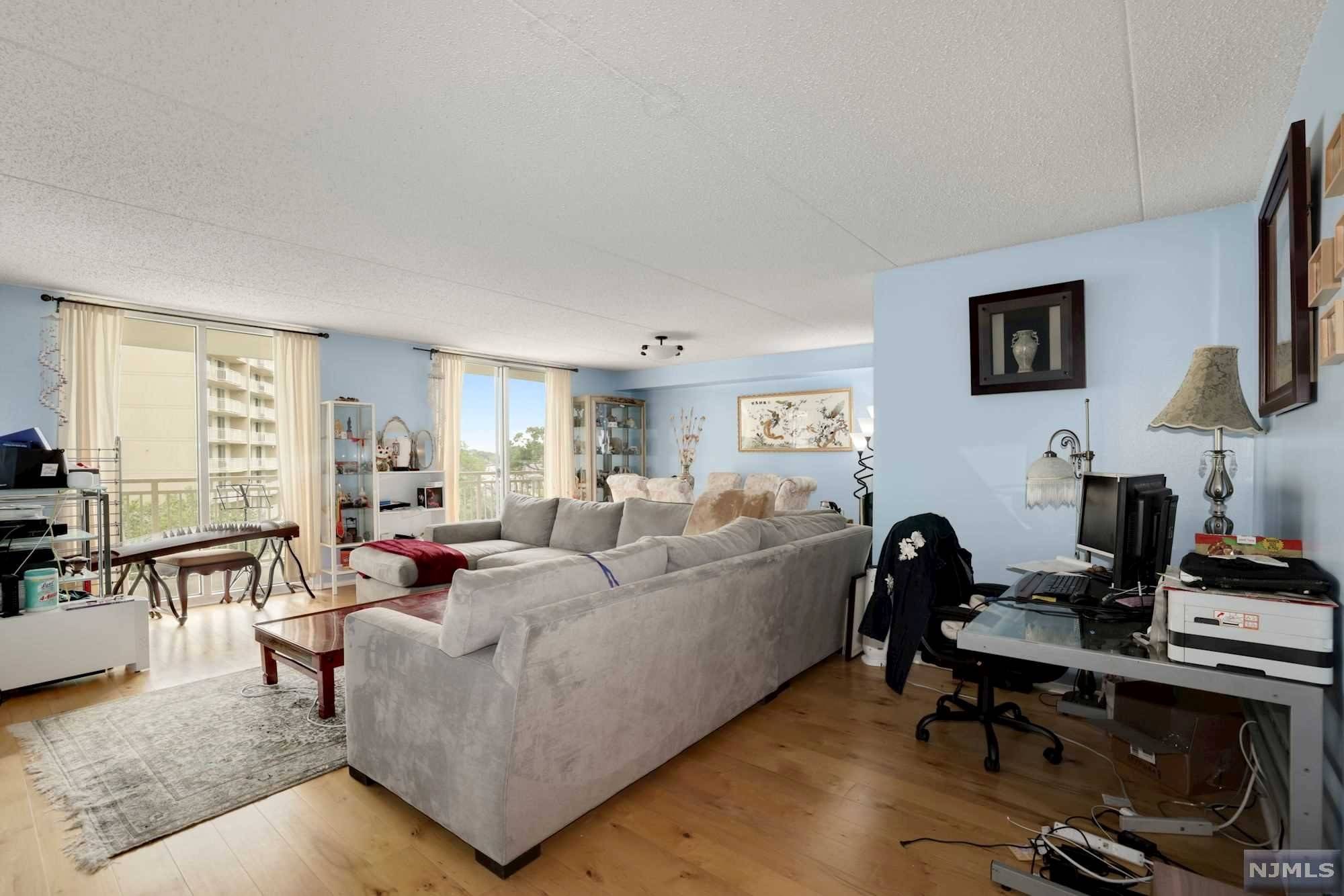 Edgewater, NJ 07020,1077 River RD #408